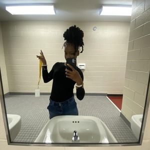 Meet your Posher, Kaela